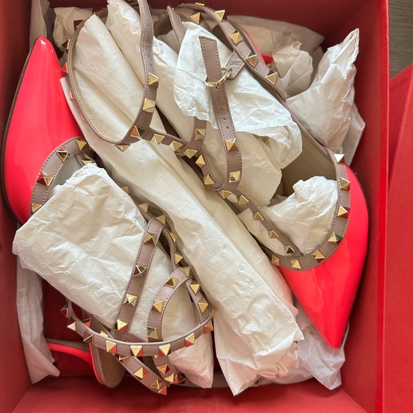 VALENTINO GARAVANI Rockstud Slingback Pumps in Fuchsia Patent Leather (EUR 39) - Picture 10 of 10